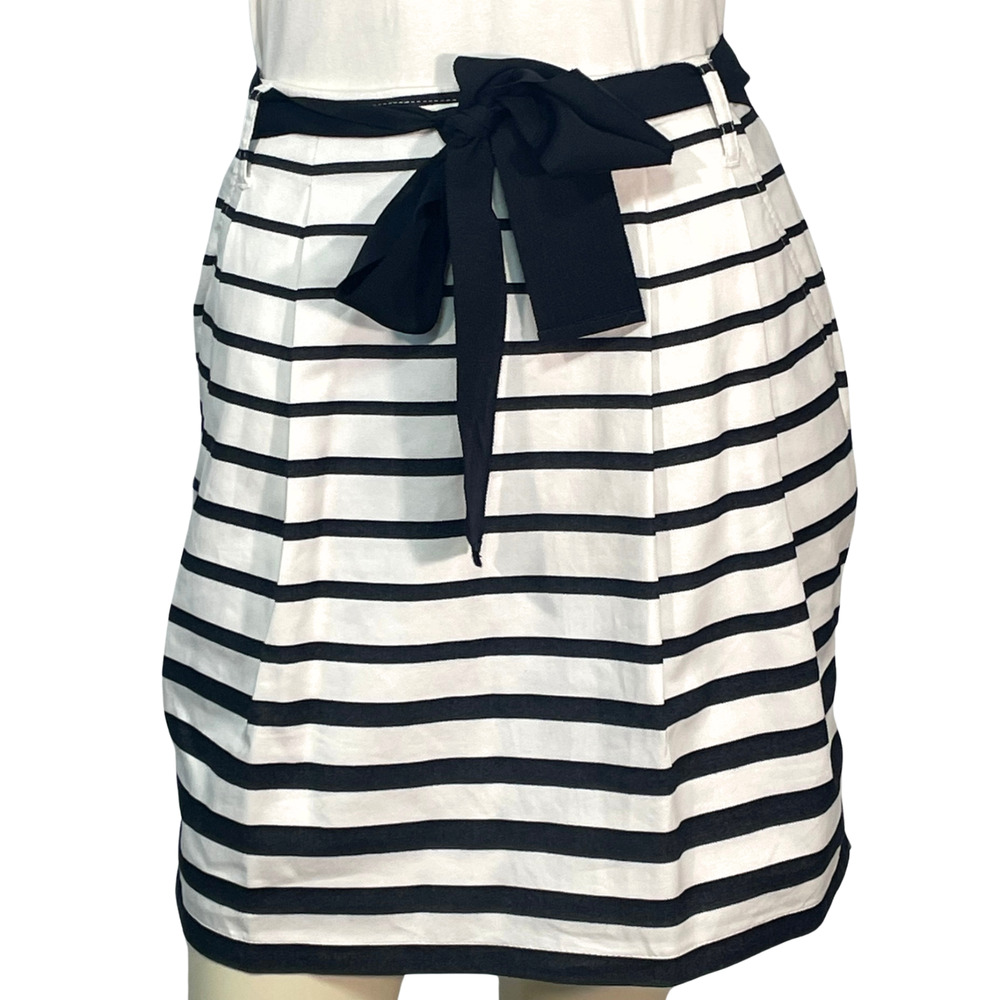 White House Black Market WHBM Sz 4 Pleated Skirt Nautical Blue  White Stripe